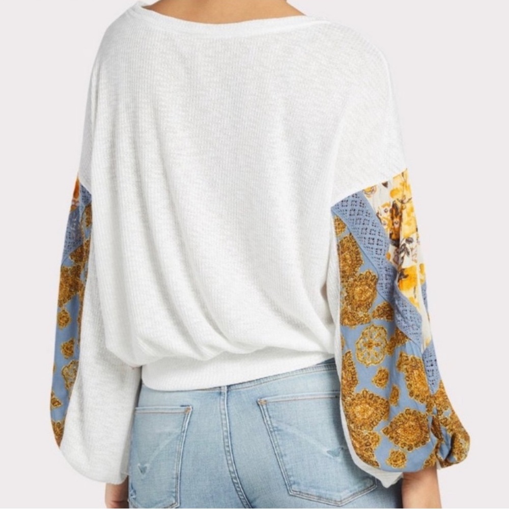 Free People Casual Clash White and Blue Patchwork Sleeve Sweater Top Size XS - Picture 2 of 7